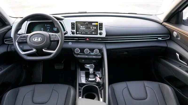 Hyundai Elantra - Image 3