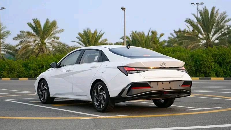 Hyundai Elantra - Image 10