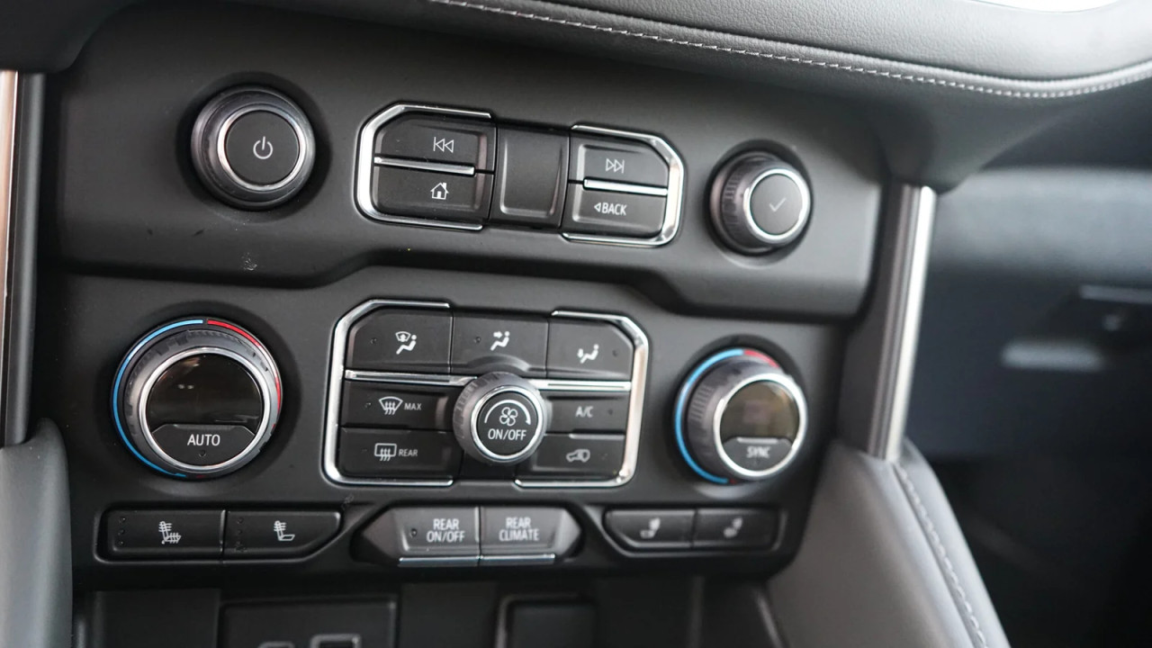 Chevrolet Tahoe - Image 11