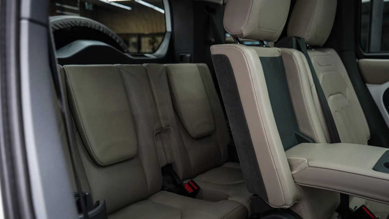 Land Rover Defender - Image 5