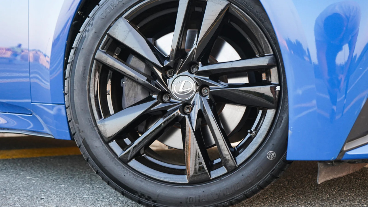 Lexus IS-Series - Image 11