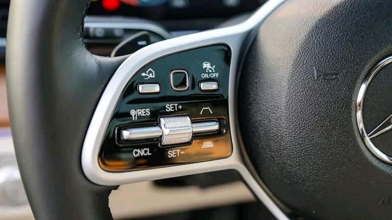 Mercedes Benz GLE SUV - Image 5
