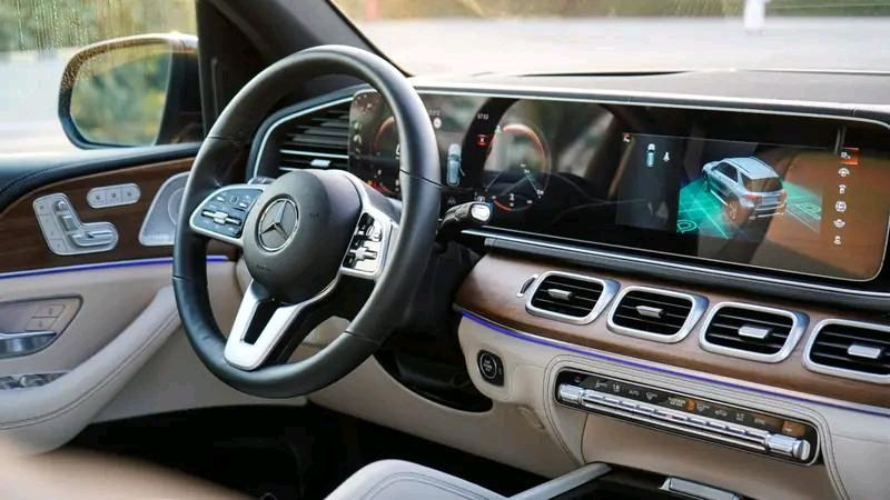 Mercedes Benz GLE SUV - Image 10