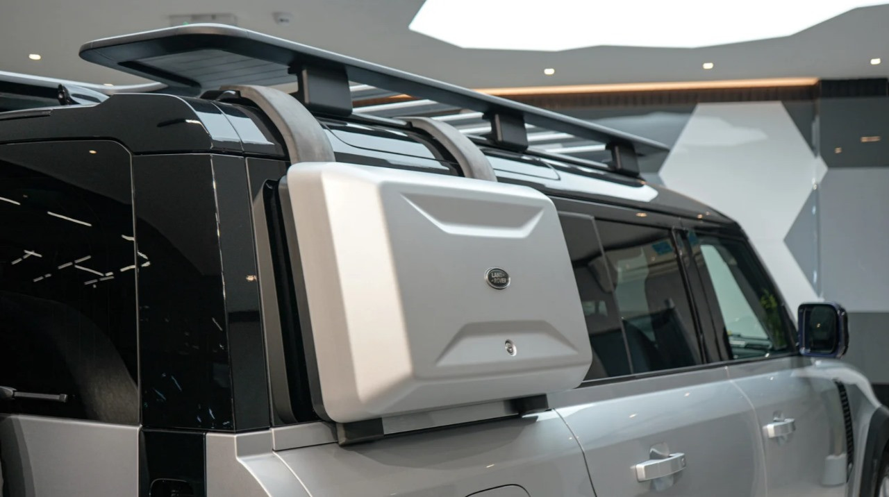 Land Rover Defender - Image 3