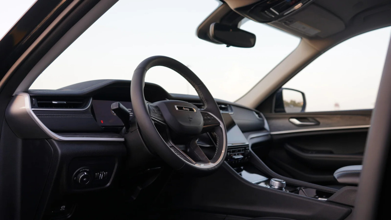 Jeep Grand Cherokee - Image 11