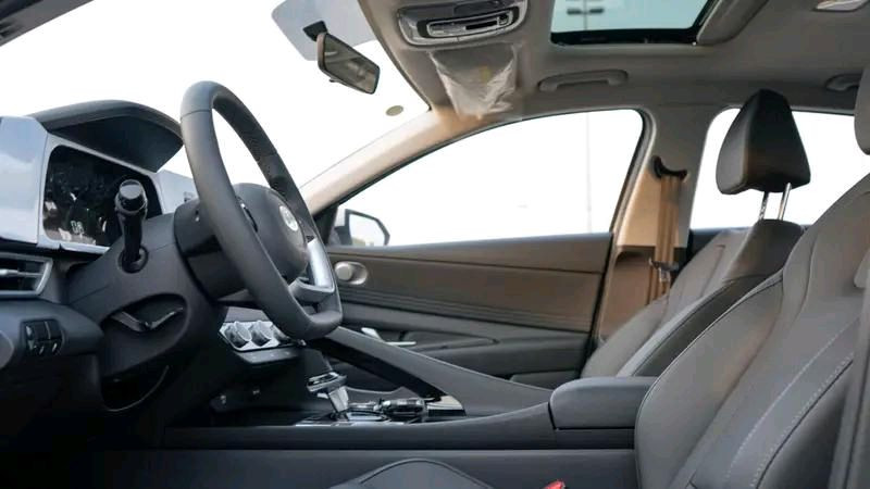 Hyundai Elantra - Image 4