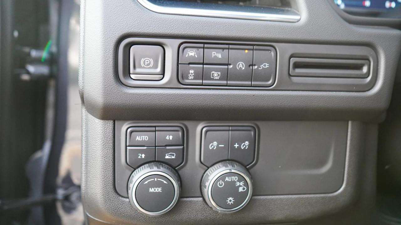 Chevrolet Tahoe - Image 12