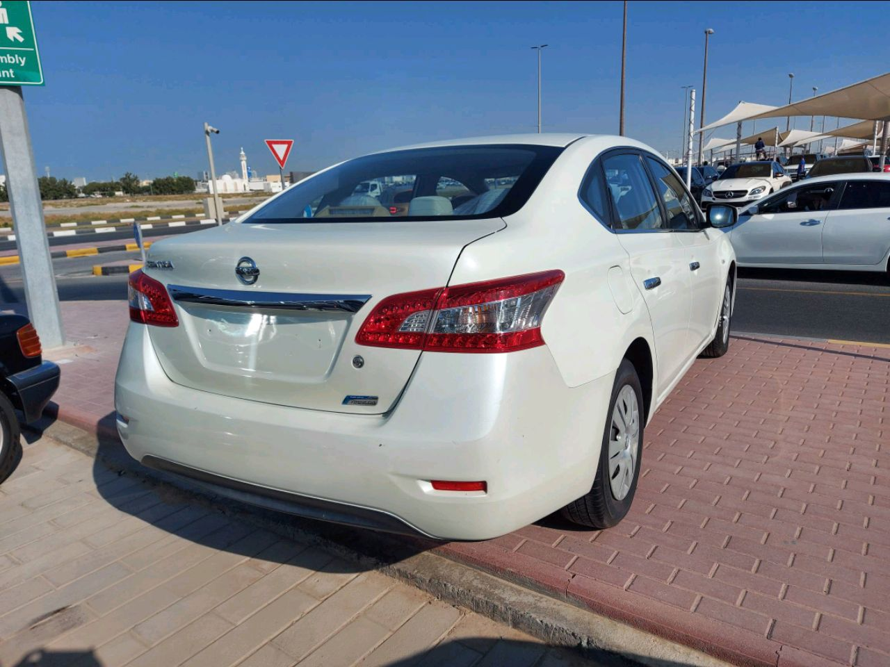 Nissan Sentra - Image 3