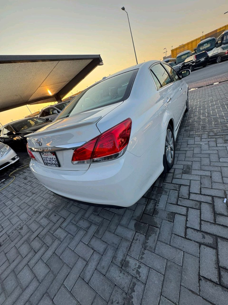 Toyota Avalon - Image 10