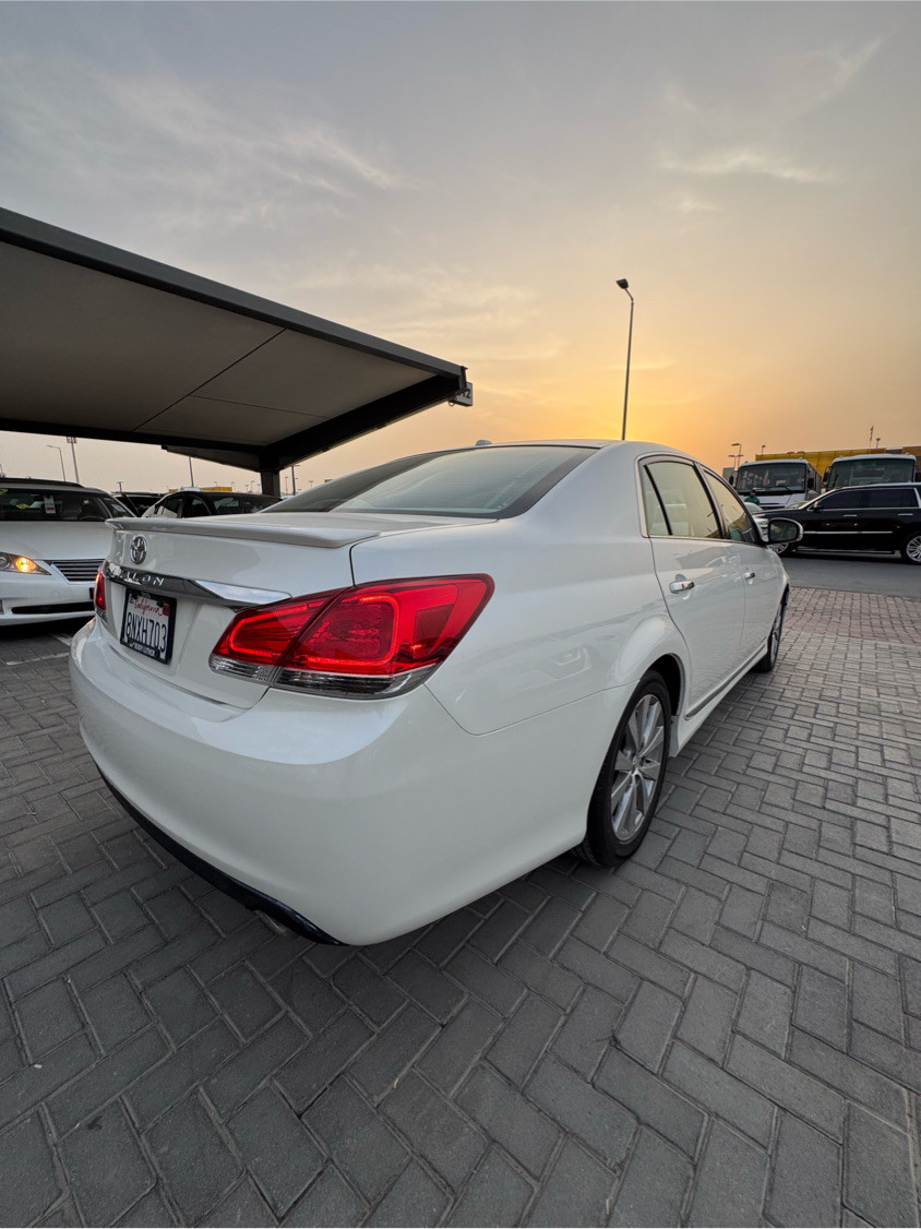 Toyota Avalon - Image 9