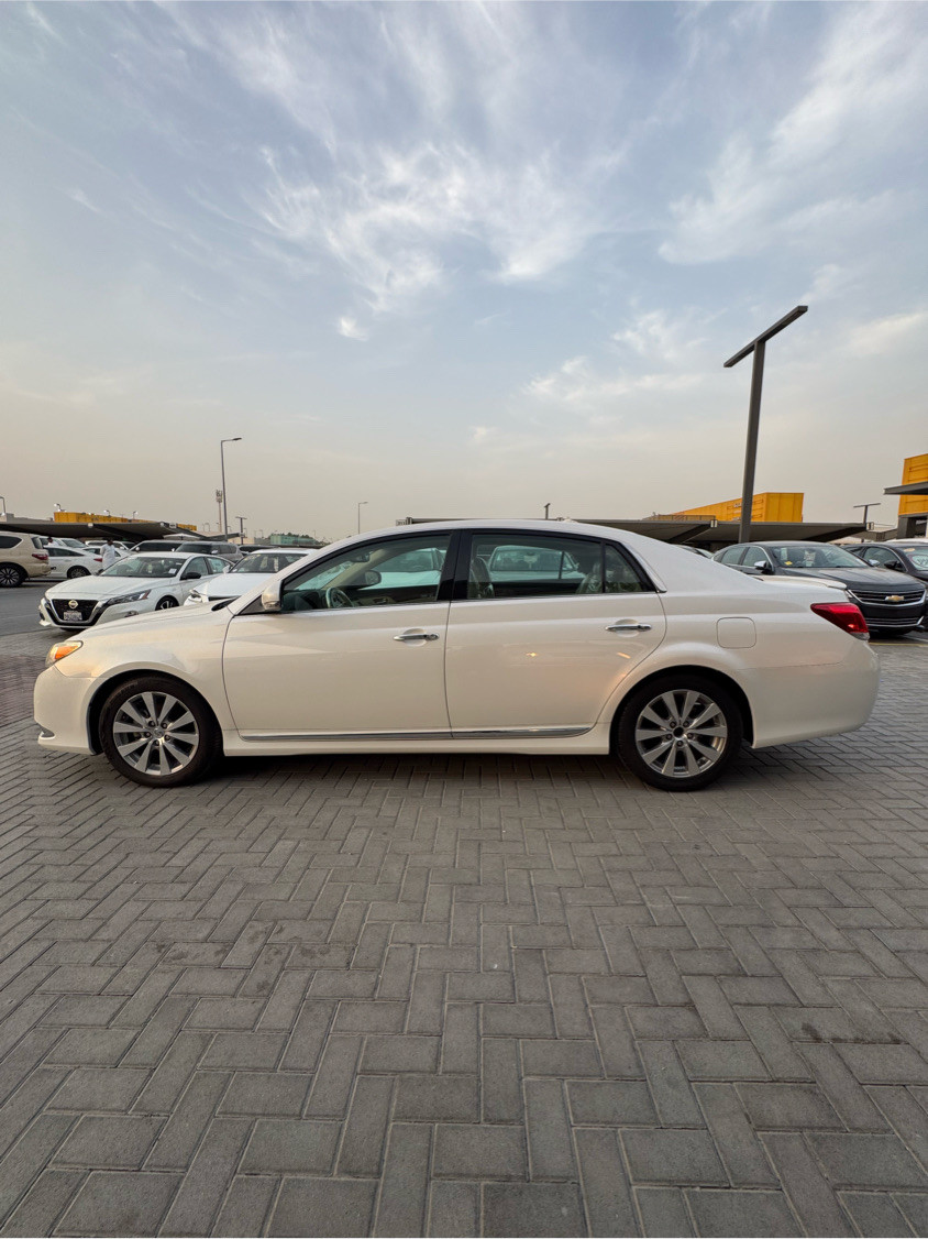 Toyota Avalon - Image 7