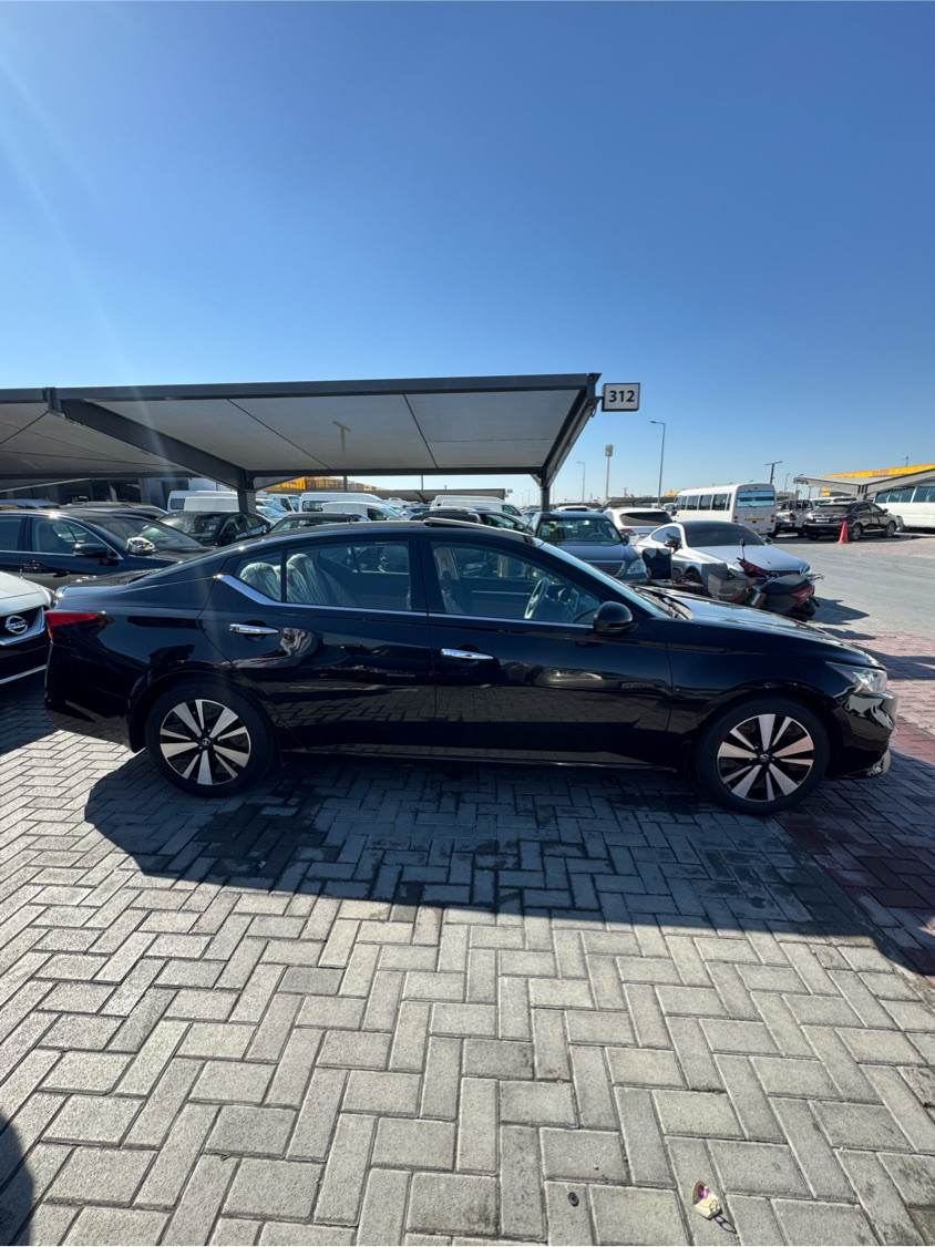 Nissan Altima - Image 8