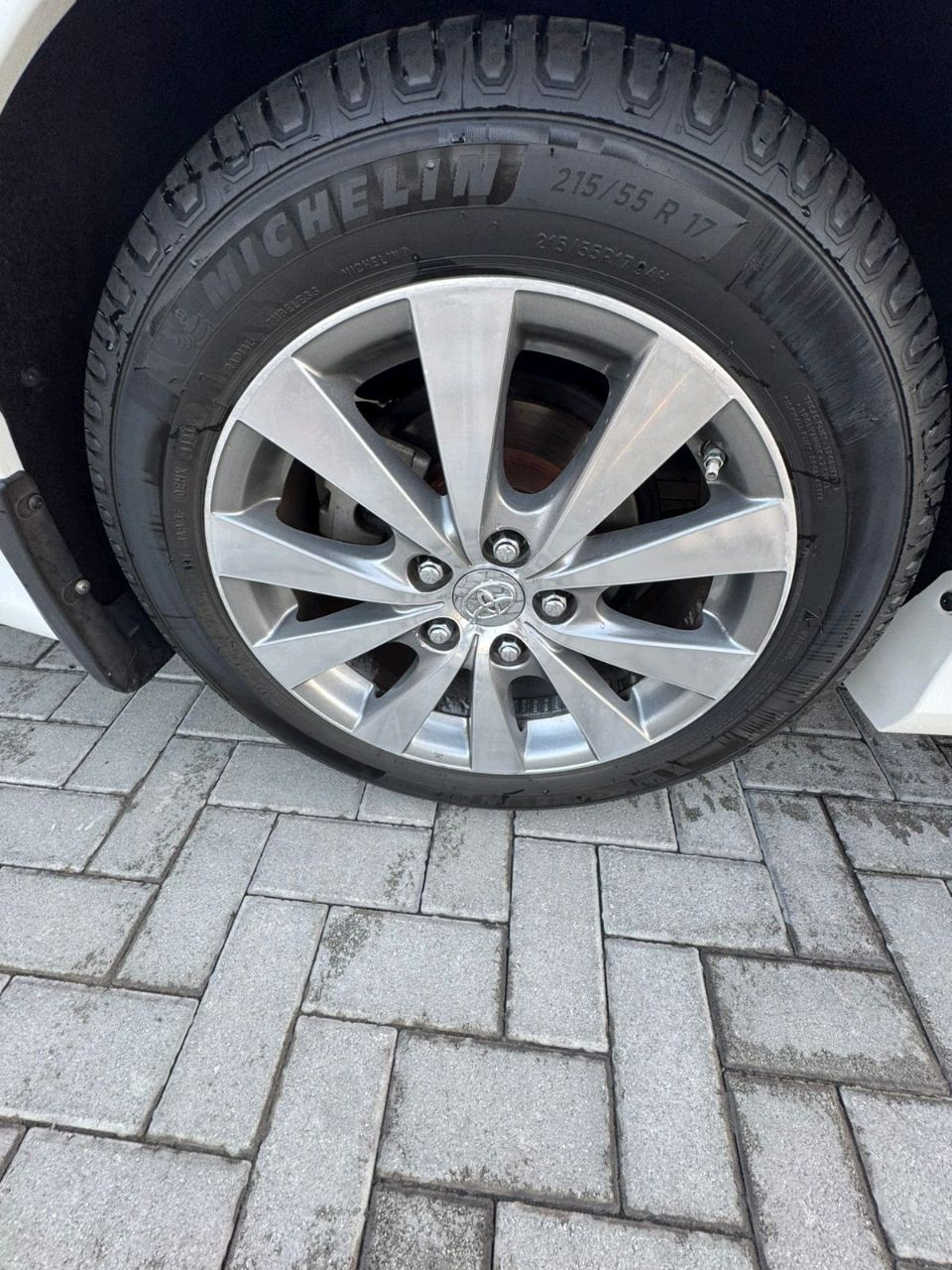 Toyota Avalon - Image 7