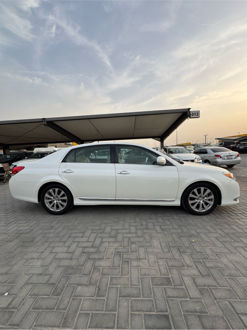 Toyota Avalon - Image 10