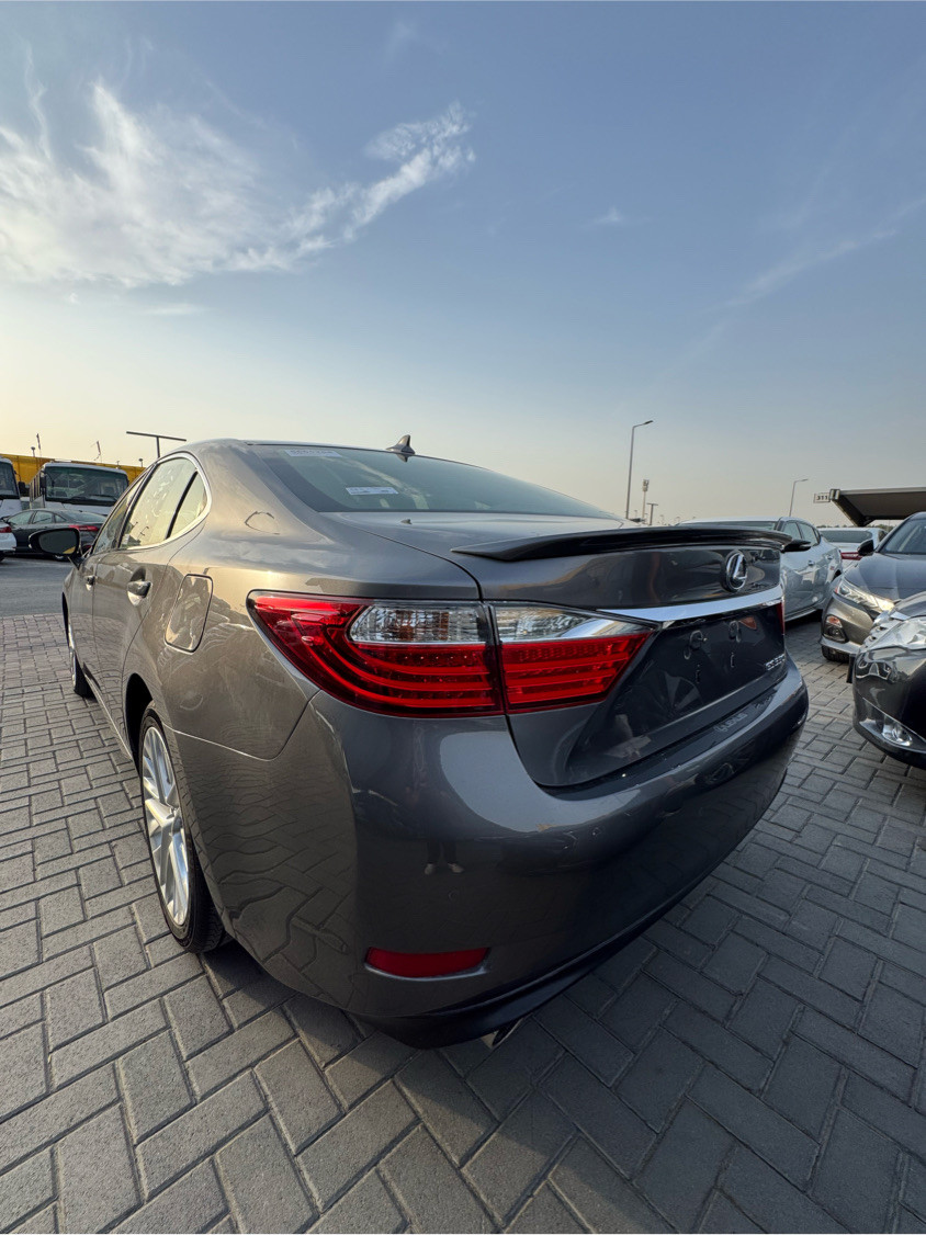 Lexus ES-Series - Image 8
