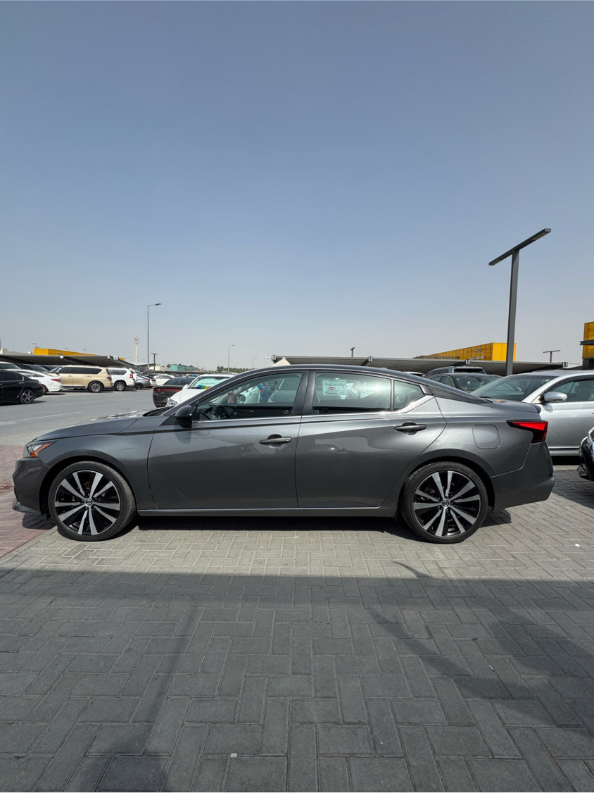 Nissan Altima - Image 6