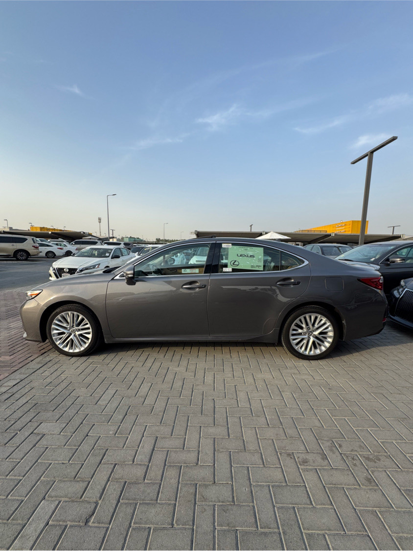Lexus ES-Series - Image 9