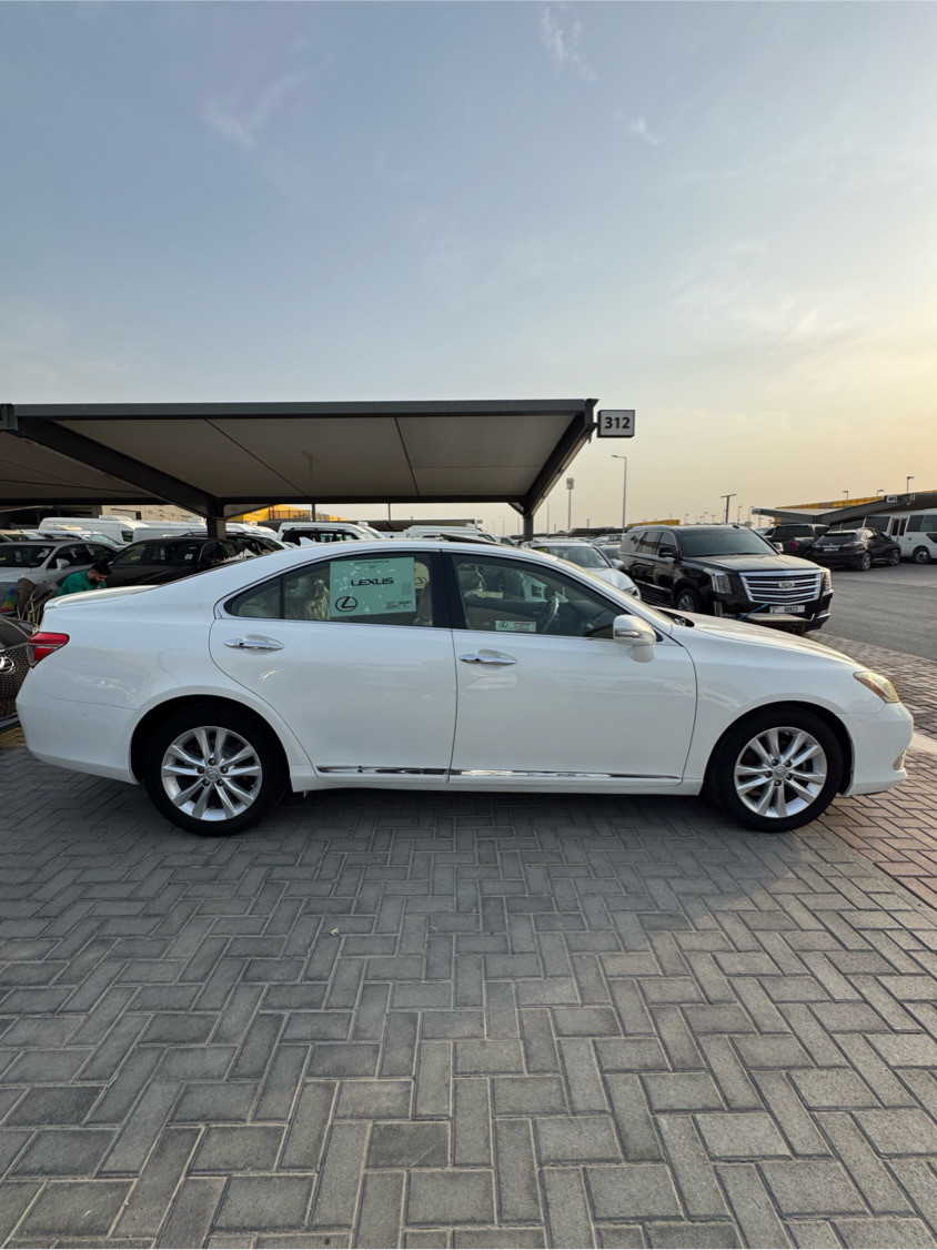 Lexus ES-Series - Image 8