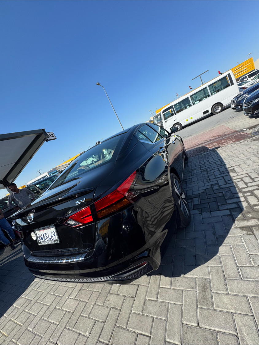 Nissan Altima - Image 10