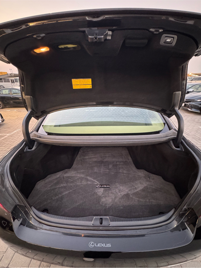 Lexus LS-Series - Image 10