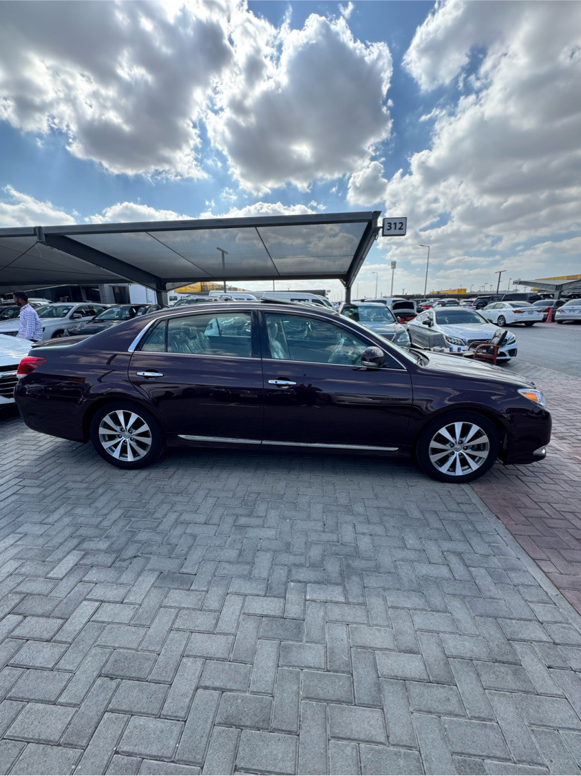 Toyota Avalon - Image 8
