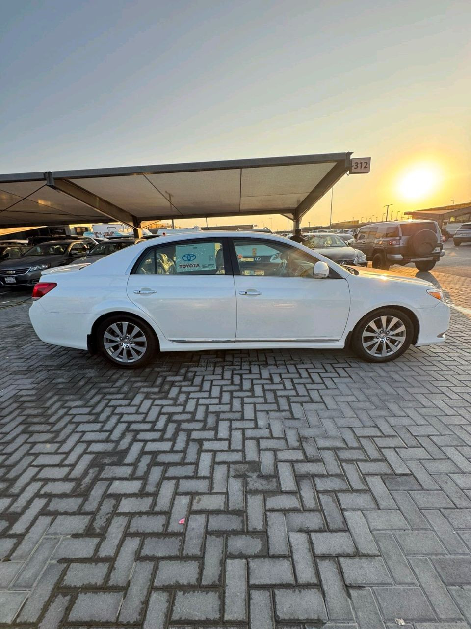 Toyota Avalon - Image 4