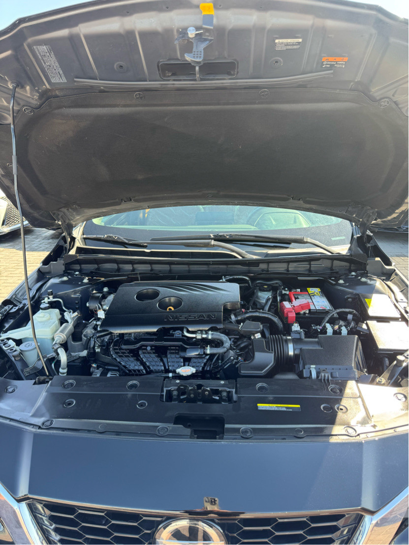 Nissan Altima - Image 9