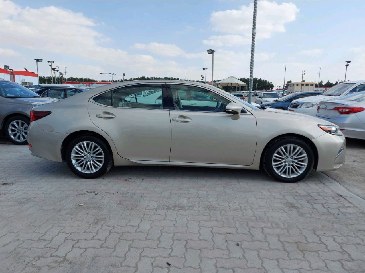 Lexus ES-Series - Image 3