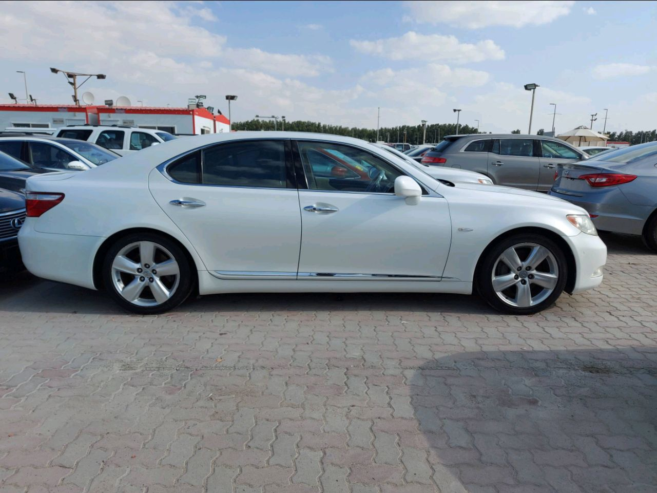 Lexus LS-Series - Image 3