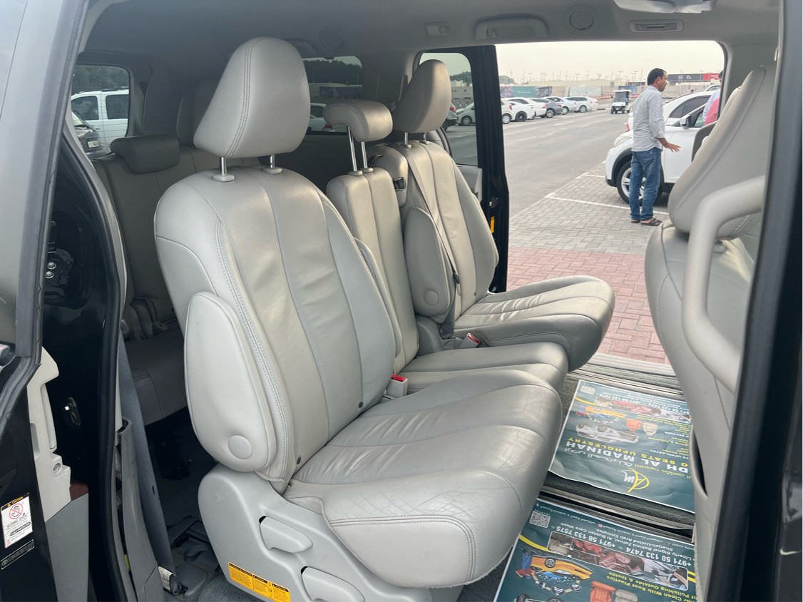Toyota Sienna - Image 12