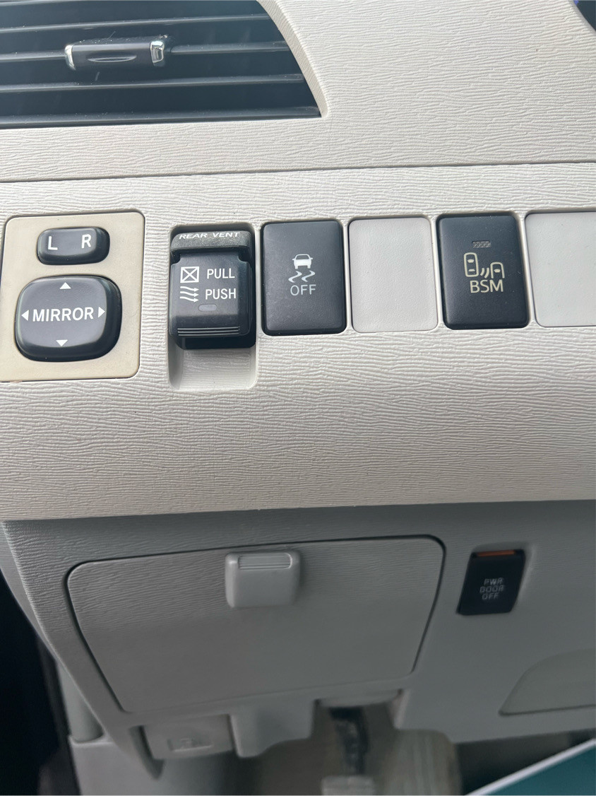 Toyota Sienna - Image 10