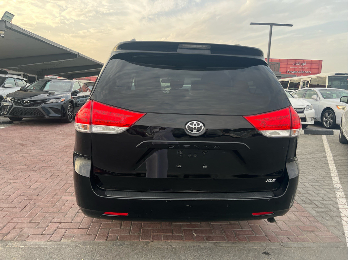Toyota Sienna - Image 5
