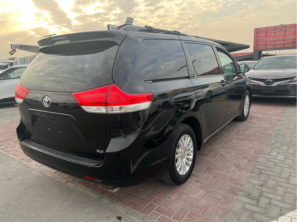 Toyota Sienna - Image 6