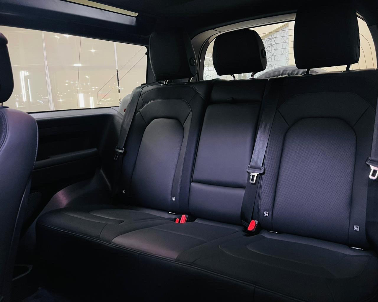 Land Rover Defender - Image 11
