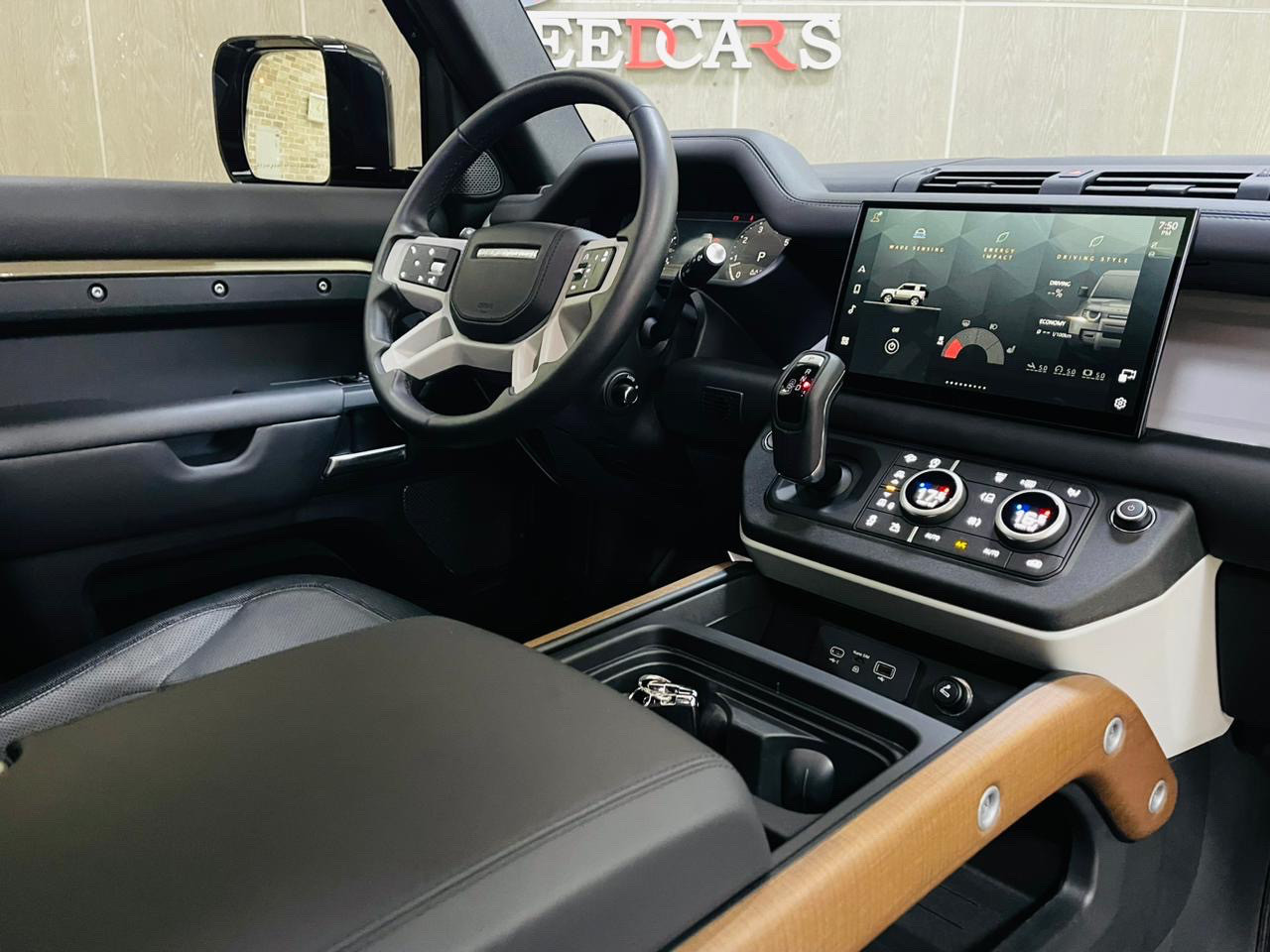 Land Rover Defender - Image 12
