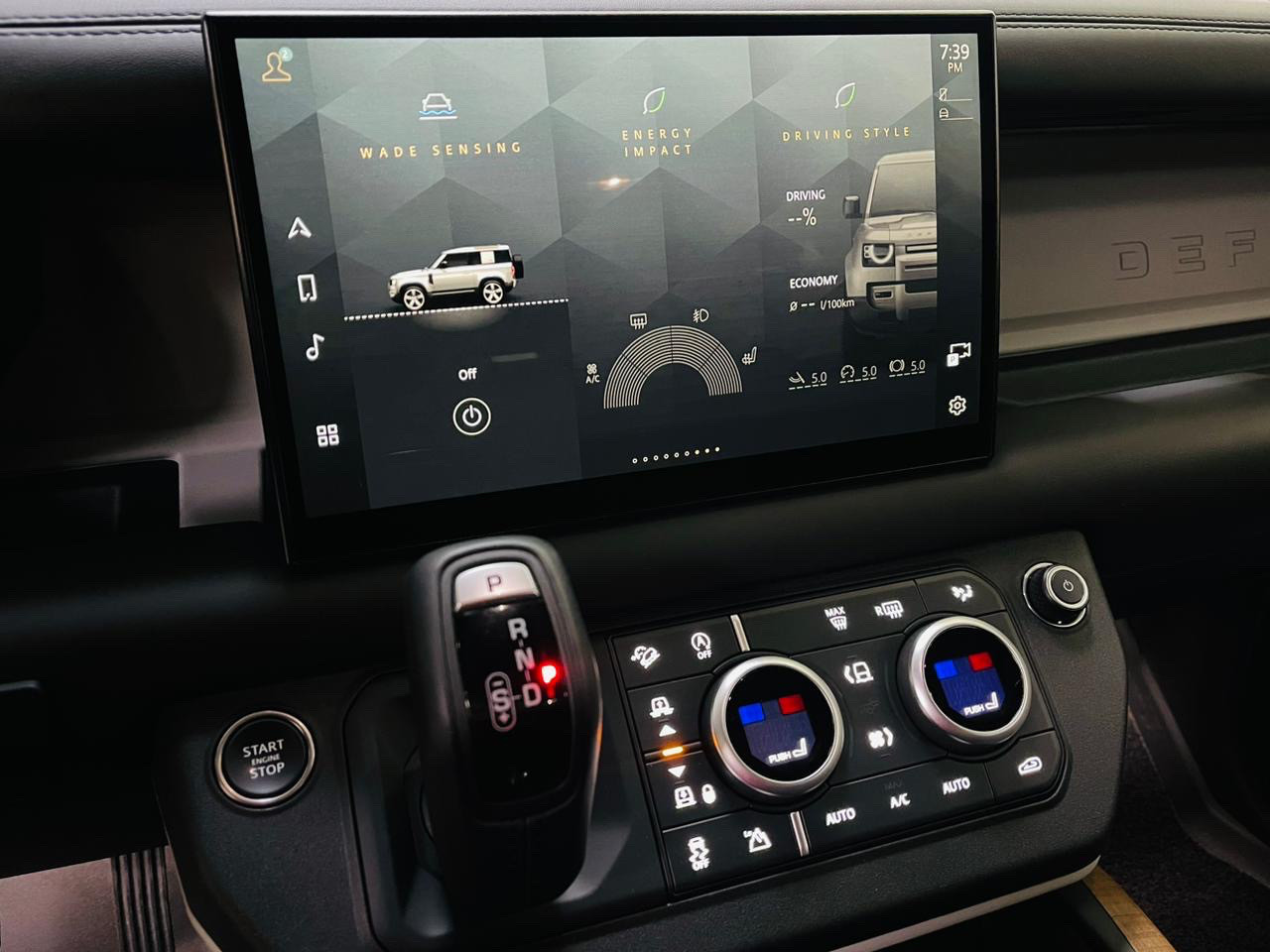 Land Rover Defender - Image 8