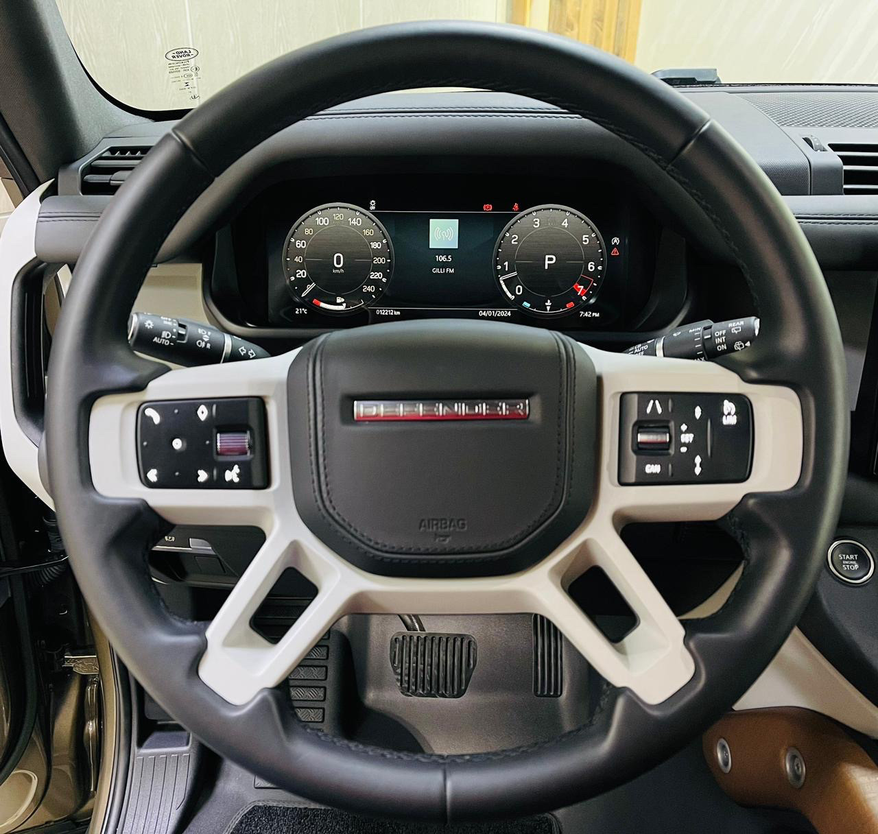 Land Rover Defender - Image 7