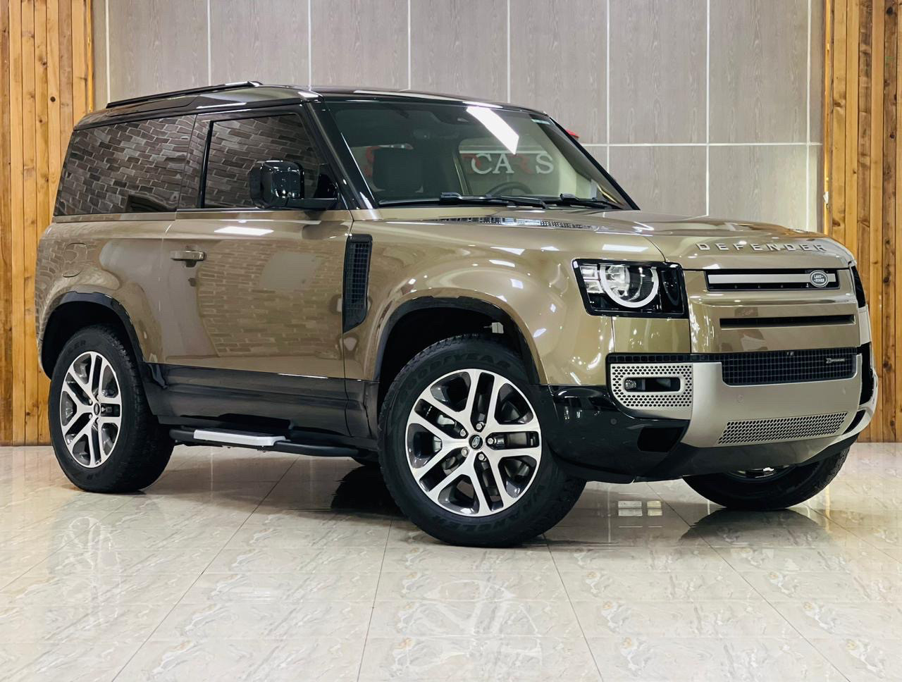 Land Rover Defender - Image 4