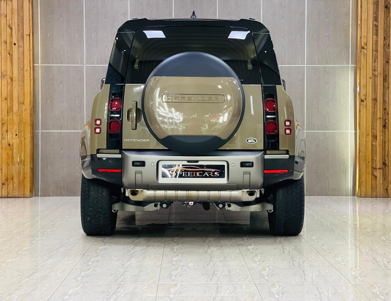 Land Rover Defender - Image 15