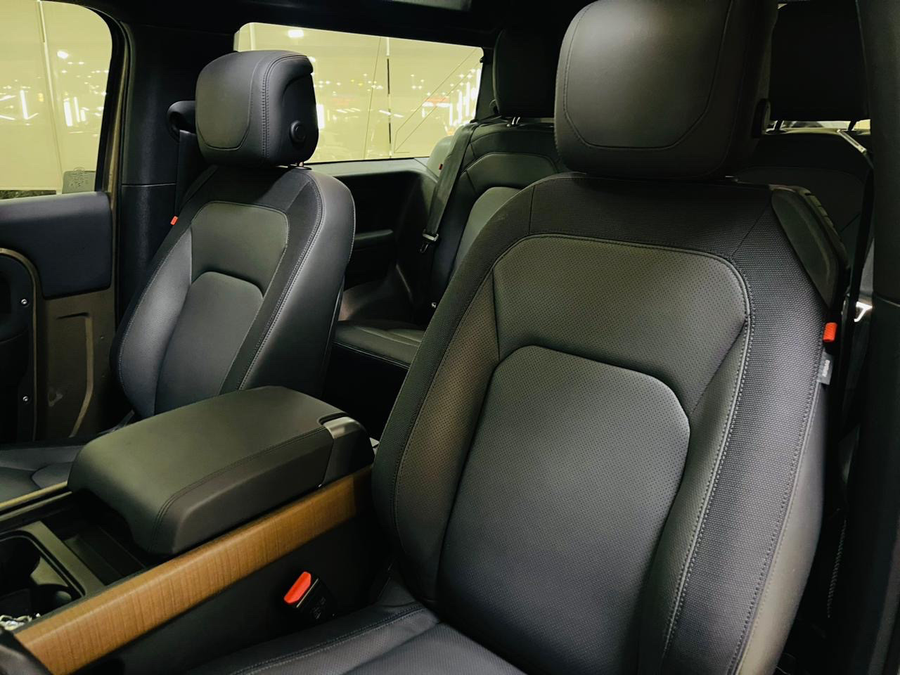 Land Rover Defender - Image 10