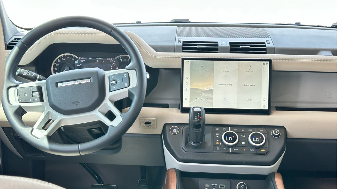 Land Rover Defender - Image 4