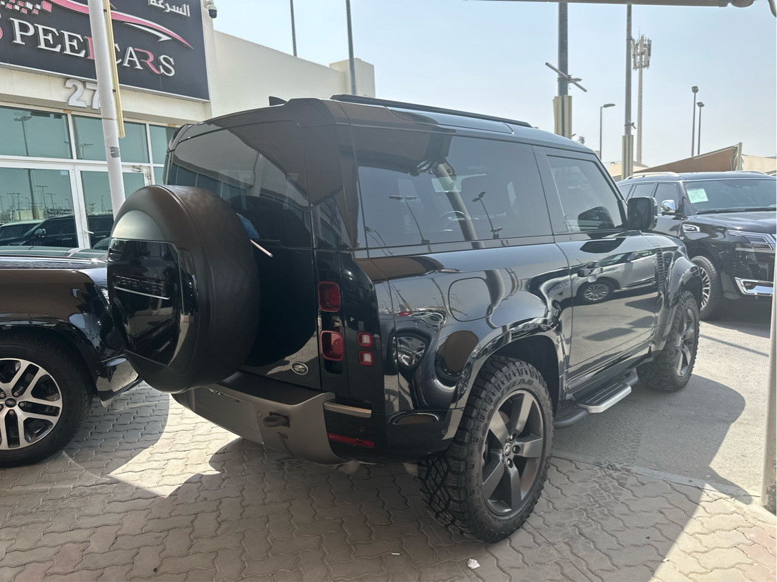 Land Rover Defender - Image 6