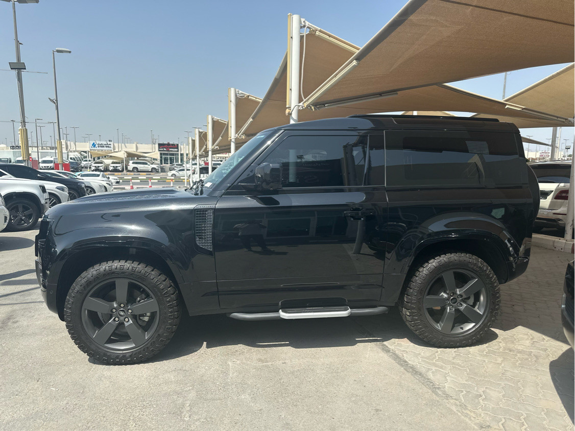 Land Rover Defender - Image 9