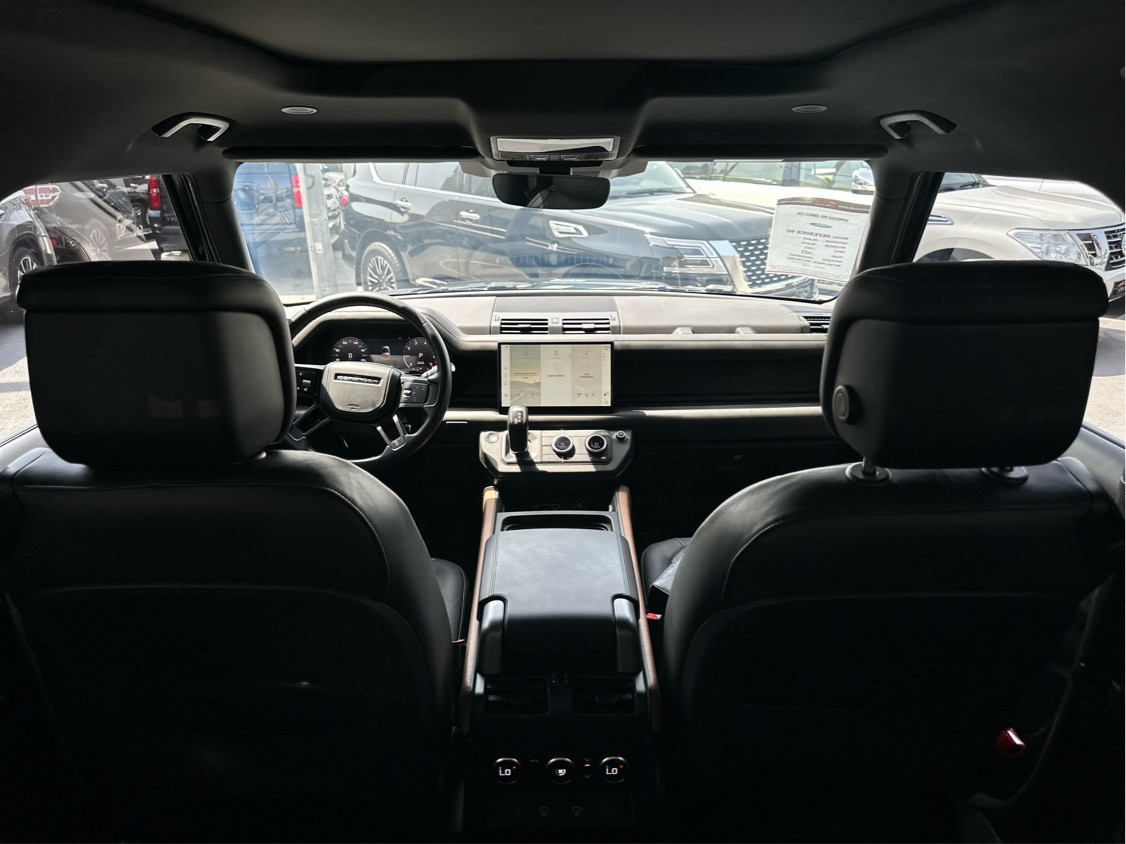 Land Rover Defender - Image 4