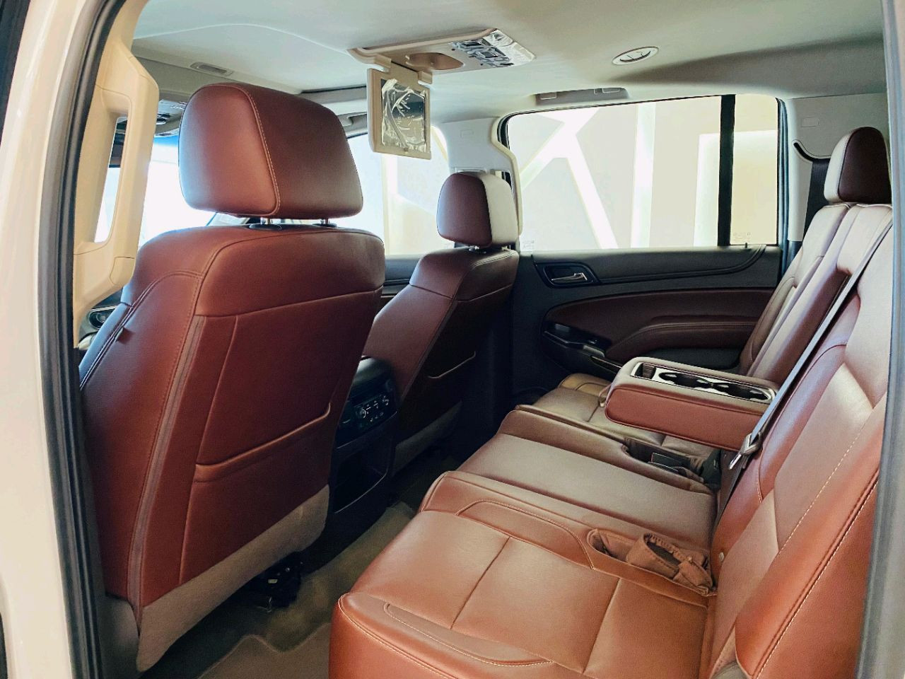 Chevrolet Suburban - Image 2