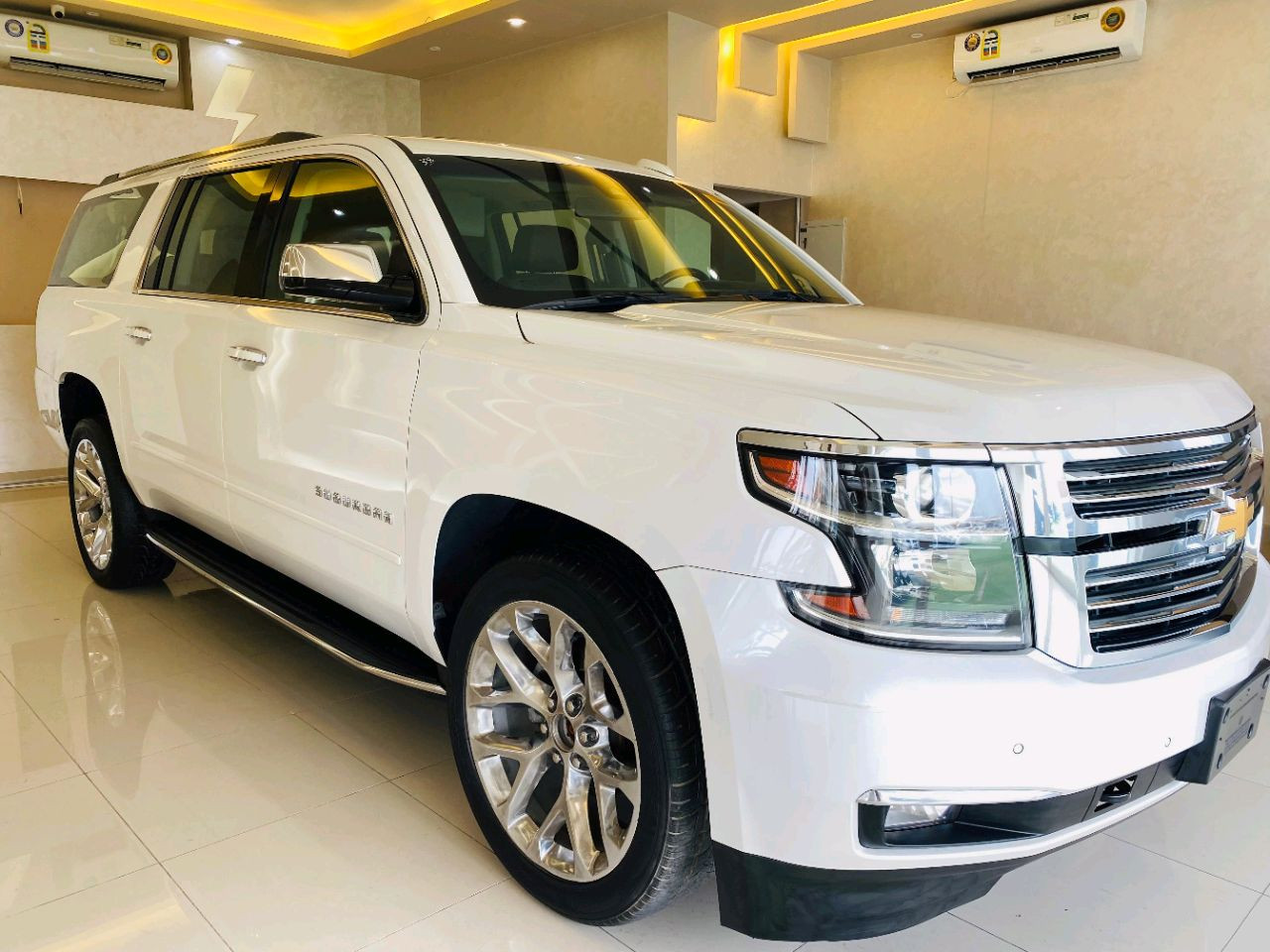 Chevrolet Suburban - Image 12