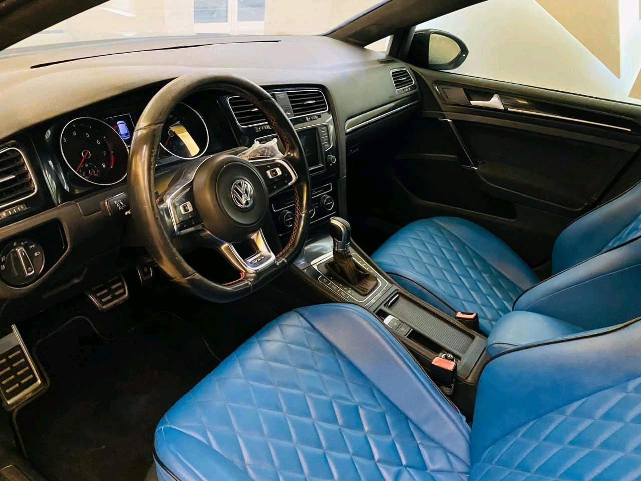 Volkswagen Golf - Image 7