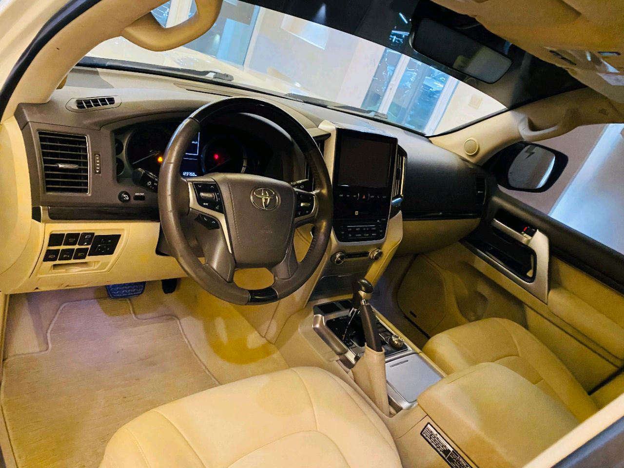 Toyota Land Cruiser - Image 10