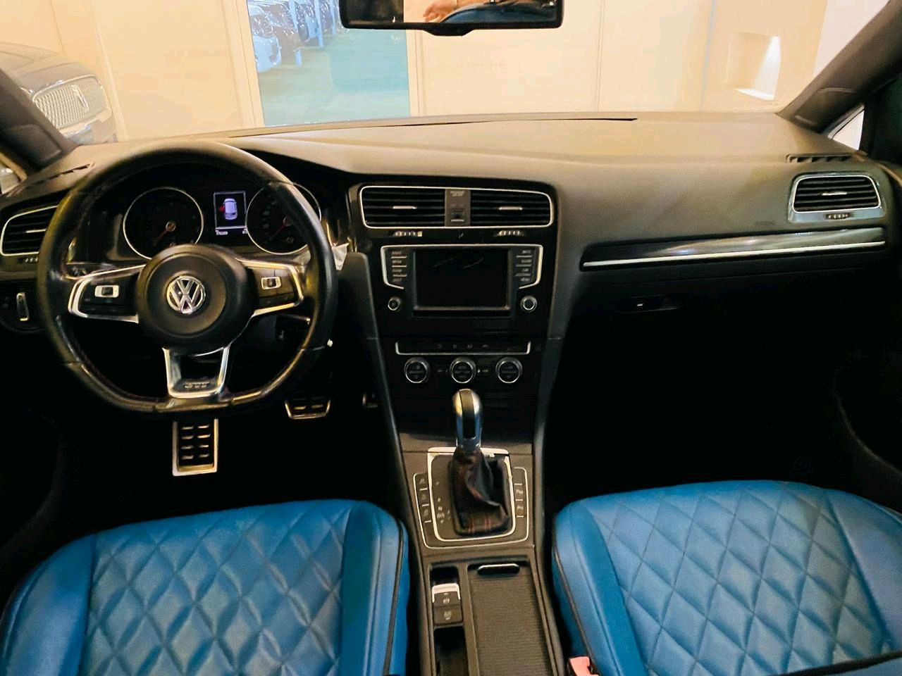 Volkswagen Golf - Image 9