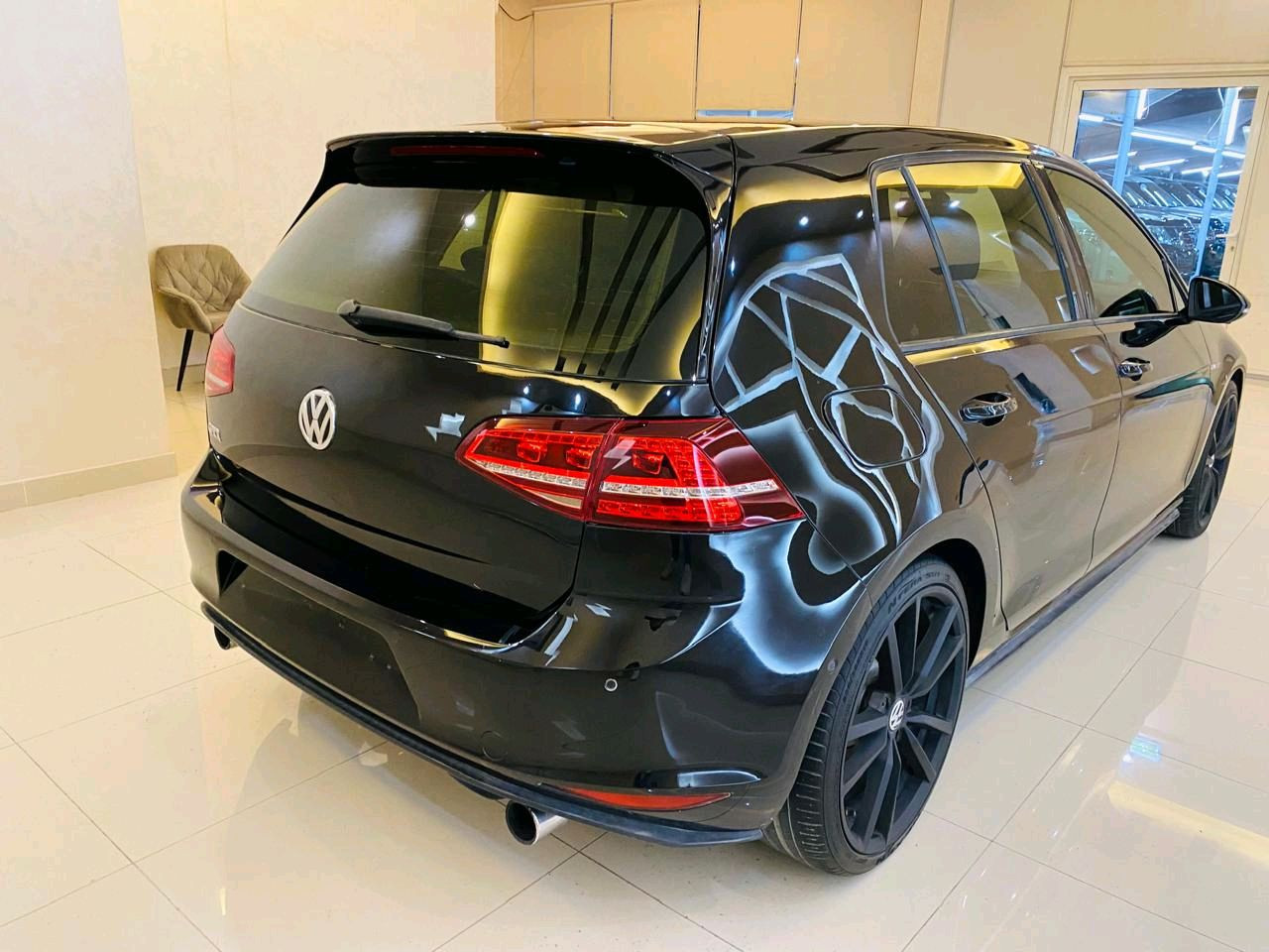 Volkswagen Golf - Image 8